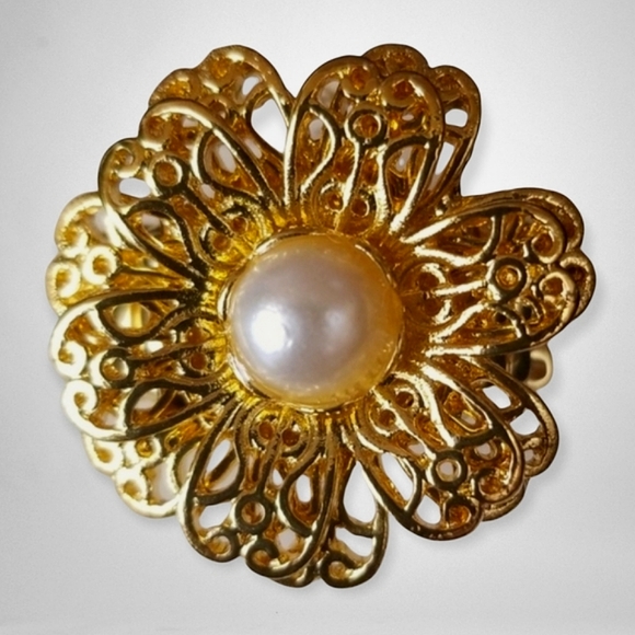 NWT Amrita Singh Faux Pearl Gold Tone Filigree Flower Stretch Band Ring One Size - Picture 5 of 15